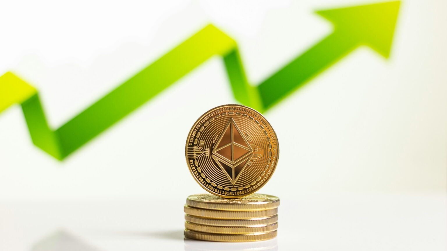 Analysts Predict Ethereum Soaring to 1250 or Bracing for a