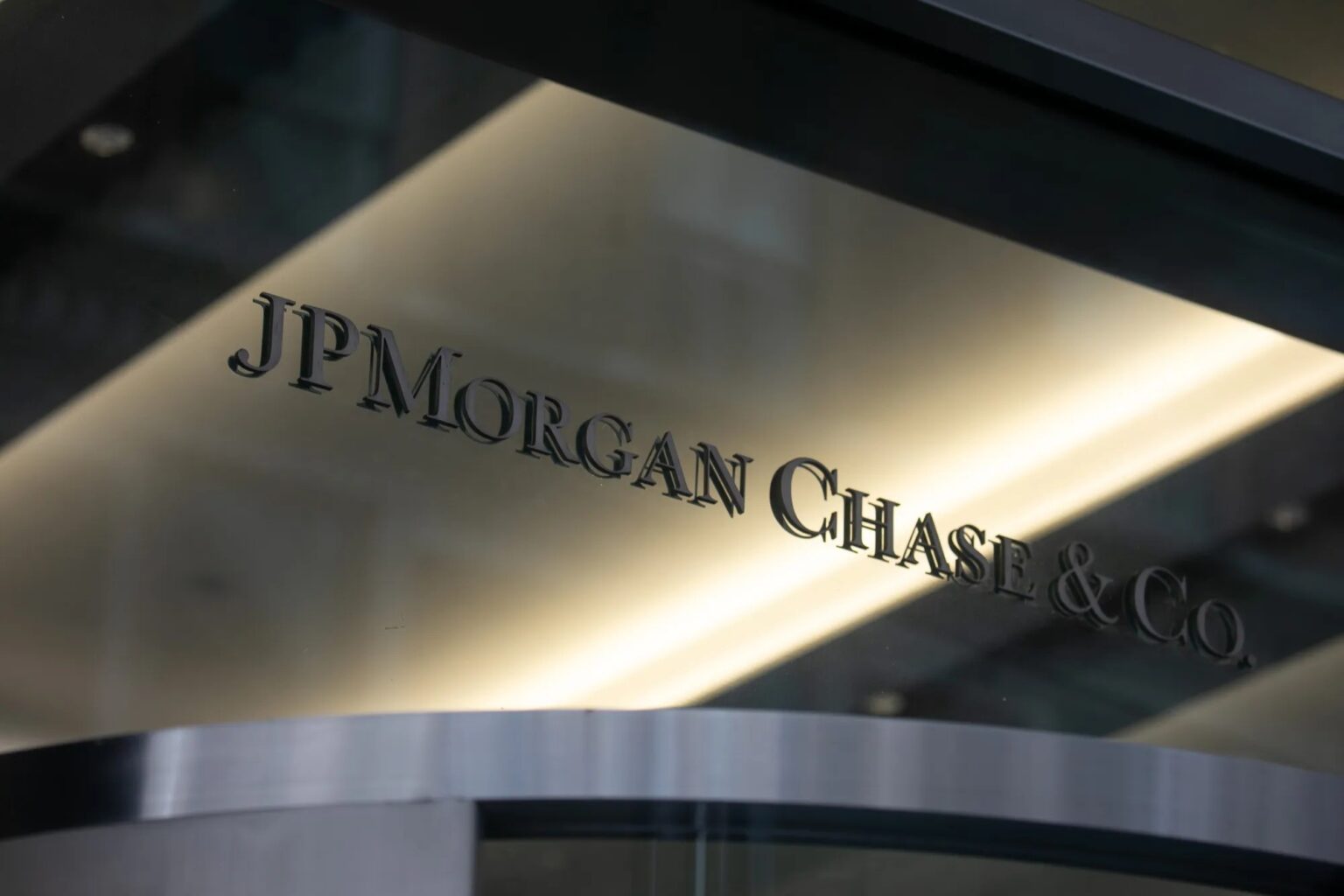 JPMorgan and Coinbase Unite to Launch Institutional Token.webp